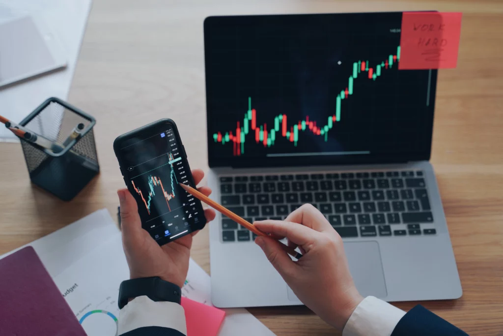 copy-trader-looking-at-copy-trading-app-in-front-of-monitor-screens-with-trading-charts – PU Prime | More Than Trading copy trader looking at copy trading app in front of monitor screens with trading charts